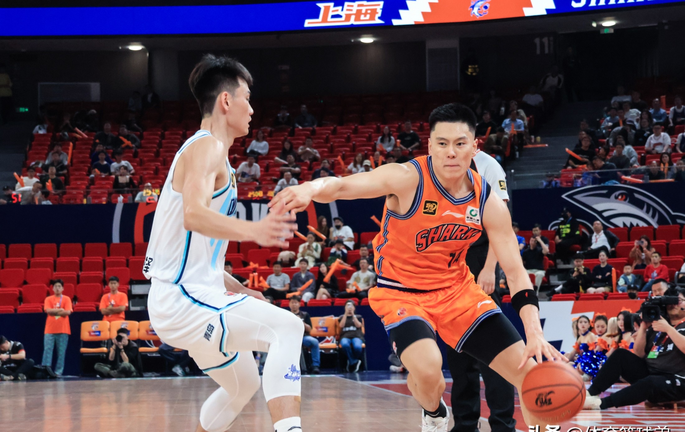 赛前欧超杯焦点战；浙江队强势反弹；气氛紧张；团队化学反应显著的简单介绍